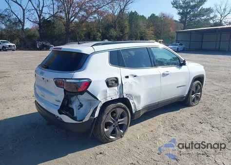 2022 Jeep Compass Latitude Lux 4X4 из США, поврежденный, VIN 3C4NJDFB6NT130538